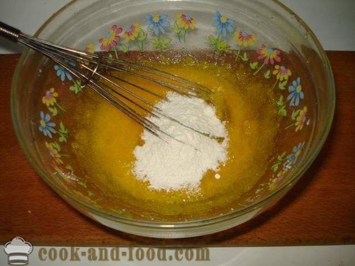 Custard sa microwave - kung paano magluto ng leche flan sa yolks, ang isang hakbang-hakbang recipe litrato