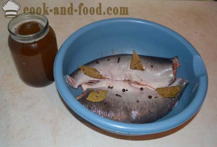 Pink salmon ay maalat - kung gaano kabilis atsara pink salmon sa bahay, hakbang-hakbang recipe litrato
