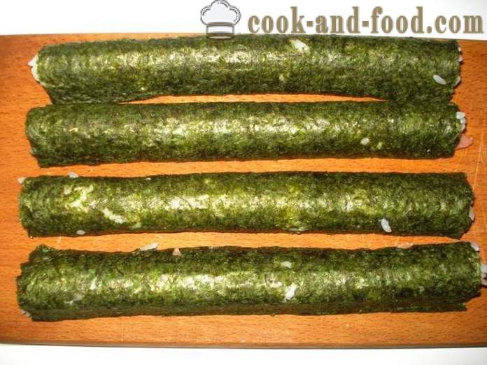 Sushi roll na may alimasag sticks at pulang isda - pagluluto sushi roll sa bahay, hakbang-hakbang recipe litrato