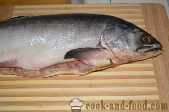 Paano upang i-cut pink salmon tanggalan ng buto - paano upang paghiwalayin ang pink salmon mula sa buto, ang isang hakbang-hakbang recipe litrato
