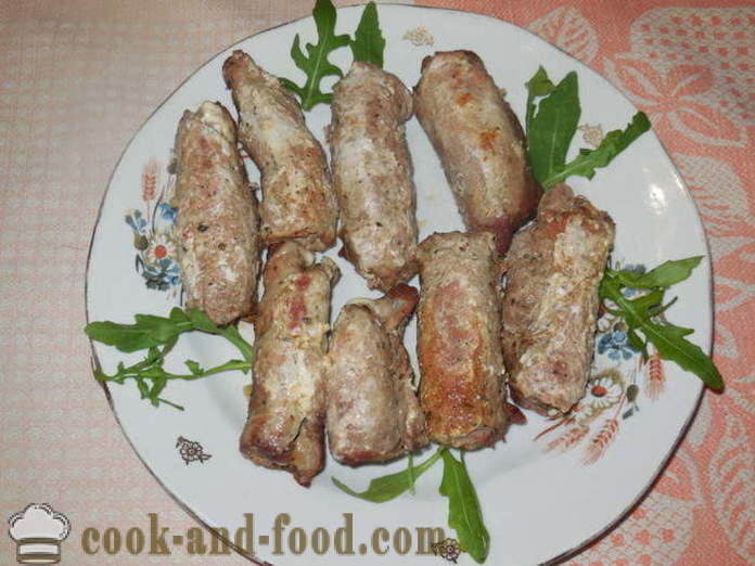 Meat roll pinalamanan sa oven - kung paano magluto ng karne roll sa skewers, ang isang hakbang-hakbang recipe litrato