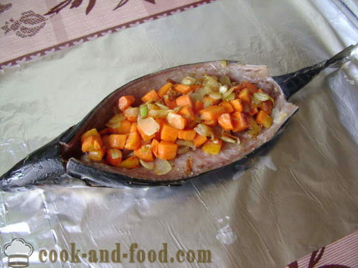 Mackerel lutong sa foil sa oven - tulad ng lutong mackerel sa hurno, na may isang hakbang-hakbang recipe litrato