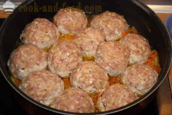 Bola-bola na may kanin at gravy - kung paano magluto meatballs na may gravy at gulay, na may isang hakbang-hakbang recipe litrato
