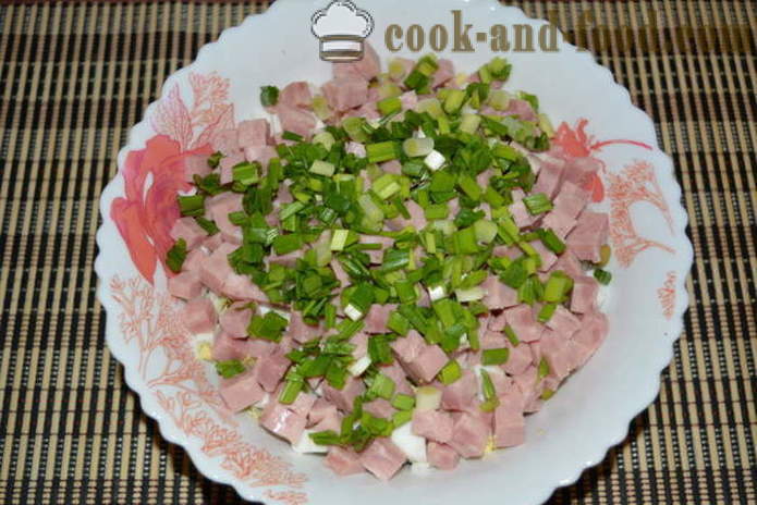 Ang isang simpleng salad na may repolyo, ham at peas - kung paano upang maghanda ng isang salad ng Intsik repolyo at ham, isang hakbang-hakbang recipe litrato