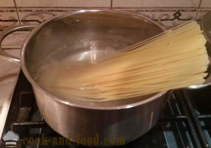 Kung paano magluto spaghetti sa pan - isang hakbang-hakbang recipe litrato