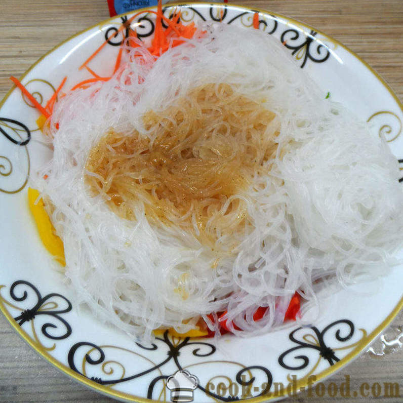 Isang masarap na salad na may Funchoza at gulay - kung paano upang maghanda ng salad Funchoza sa bahay, hakbang-hakbang recipe litrato