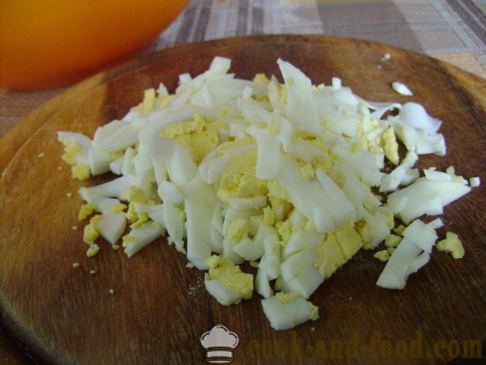 Maliit na empanada na may squid - kung paano magluto ng masarap na tartlets pinalamanan na may pusit, isang hakbang-hakbang recipe litrato