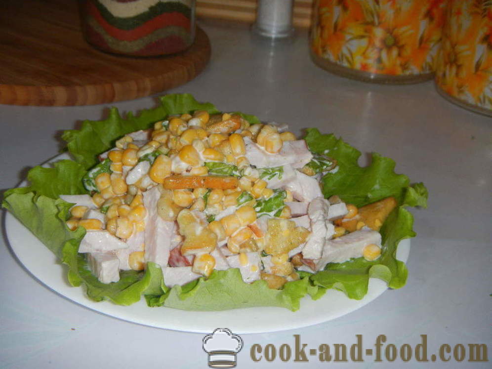 Isang masarap na salad na may croutons at mais - kung paano upang maghanda ng isang salad na may croutons at mais mabilis, hakbang-hakbang recipe litrato