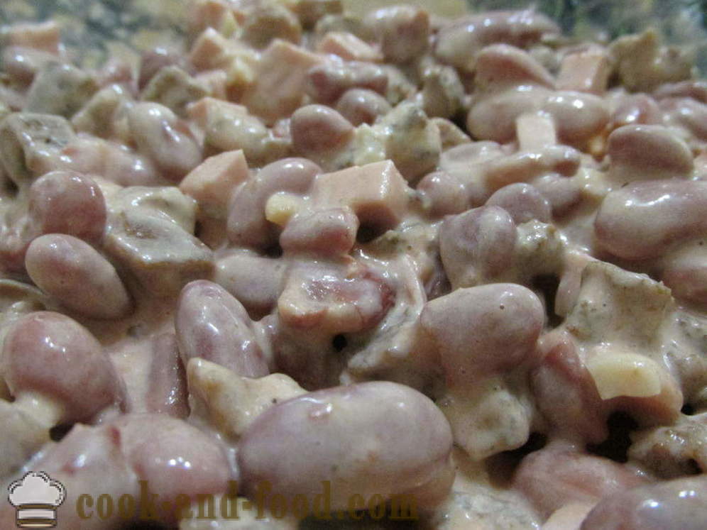 Isang simple at masarap na salad na may beans naka-kahong - kung paano upang maghanda ng isang salad na may de-latang beans at crackers, isang hakbang-hakbang recipe litrato