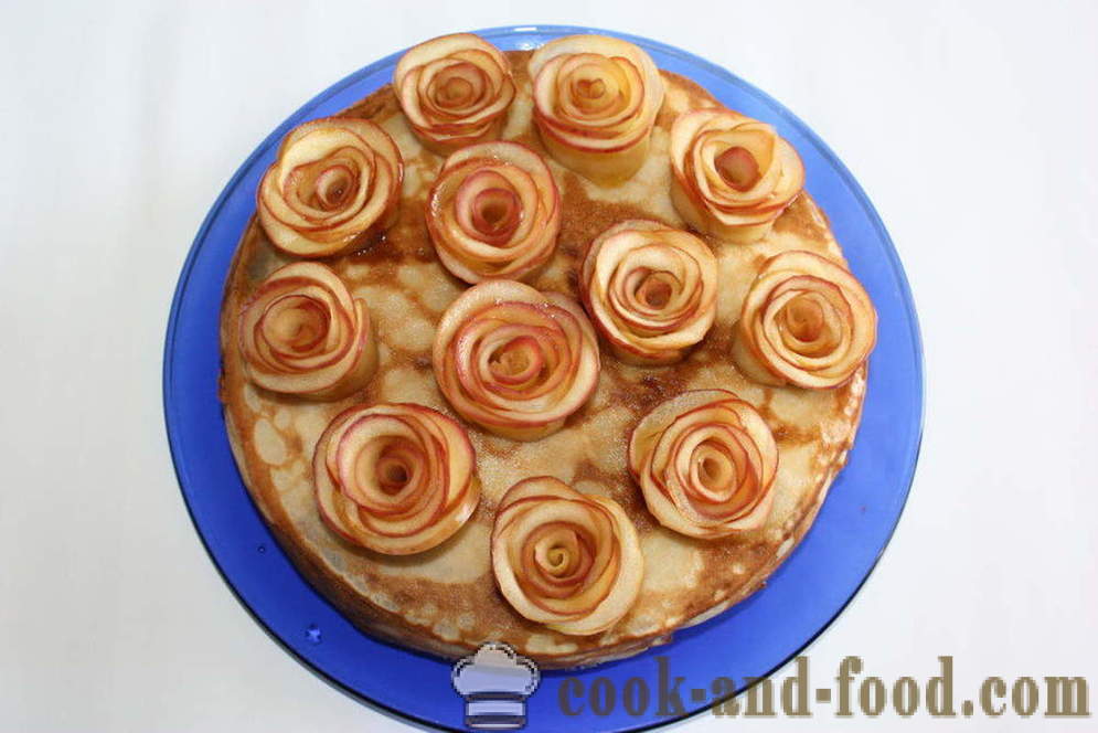 Pancake cake na may cream cheese at apple rosas - kung paano gumawa ng pancake cake na may keso, ang isang hakbang-hakbang recipe litrato