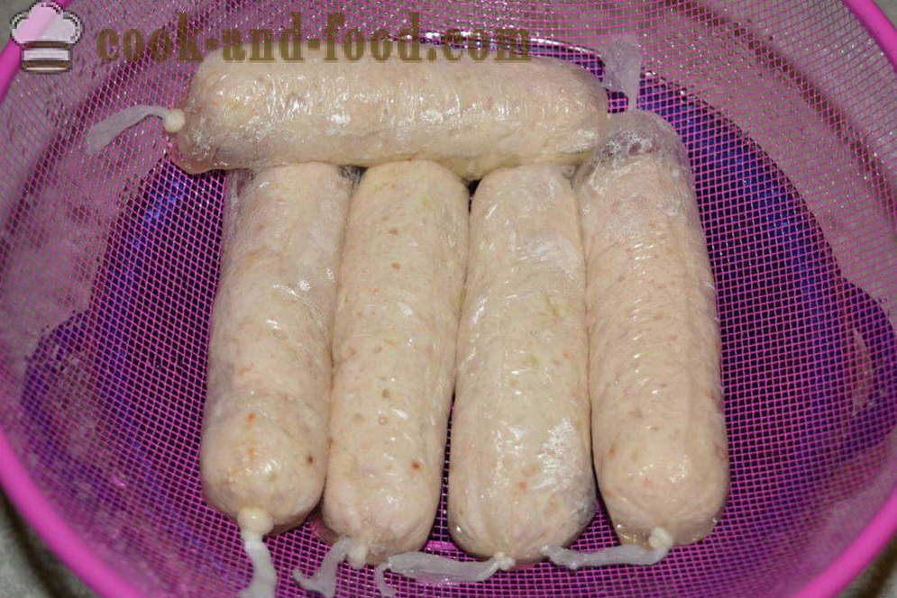Domestic chicken sausage sa pelikula na pagkain para sa mga bata - kung paano magluto sausages manok sa bahay, hakbang-hakbang recipe litrato