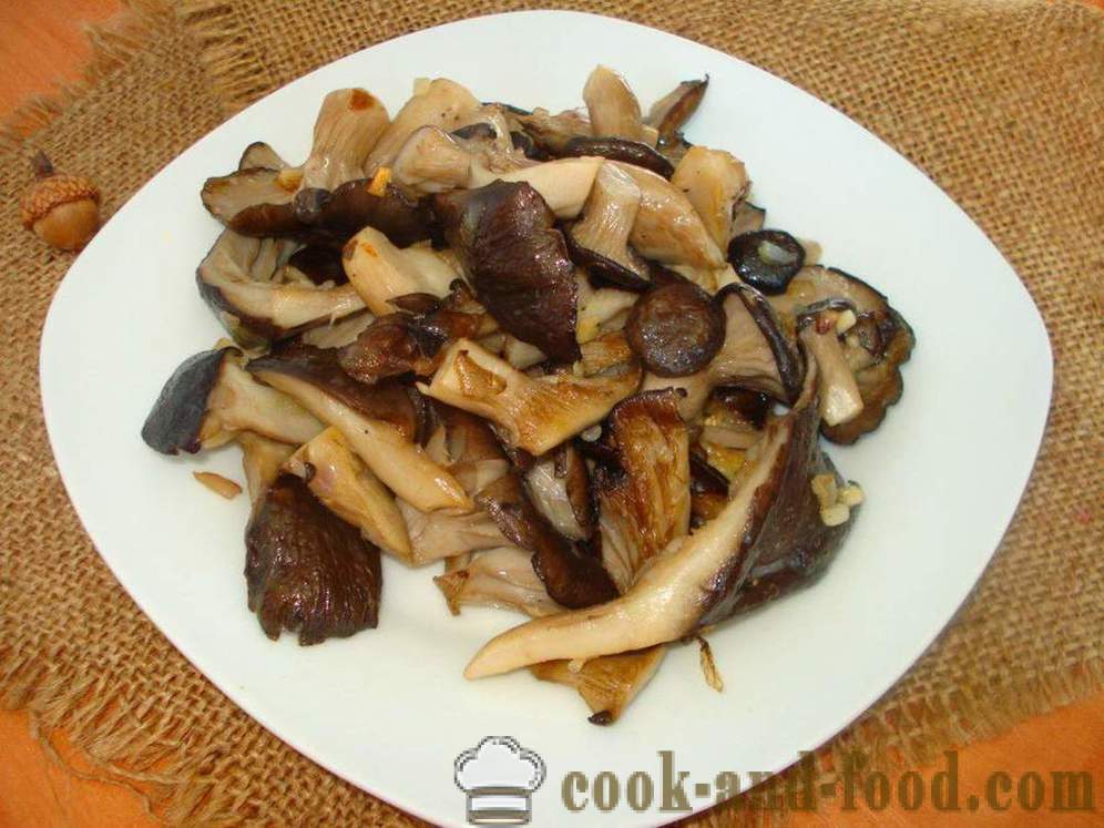 Oyster mushroom pritong may mga sibuyas at pampalasa - kung paano magluto pritong talaba kabute, ang isang hakbang-hakbang recipe litrato
