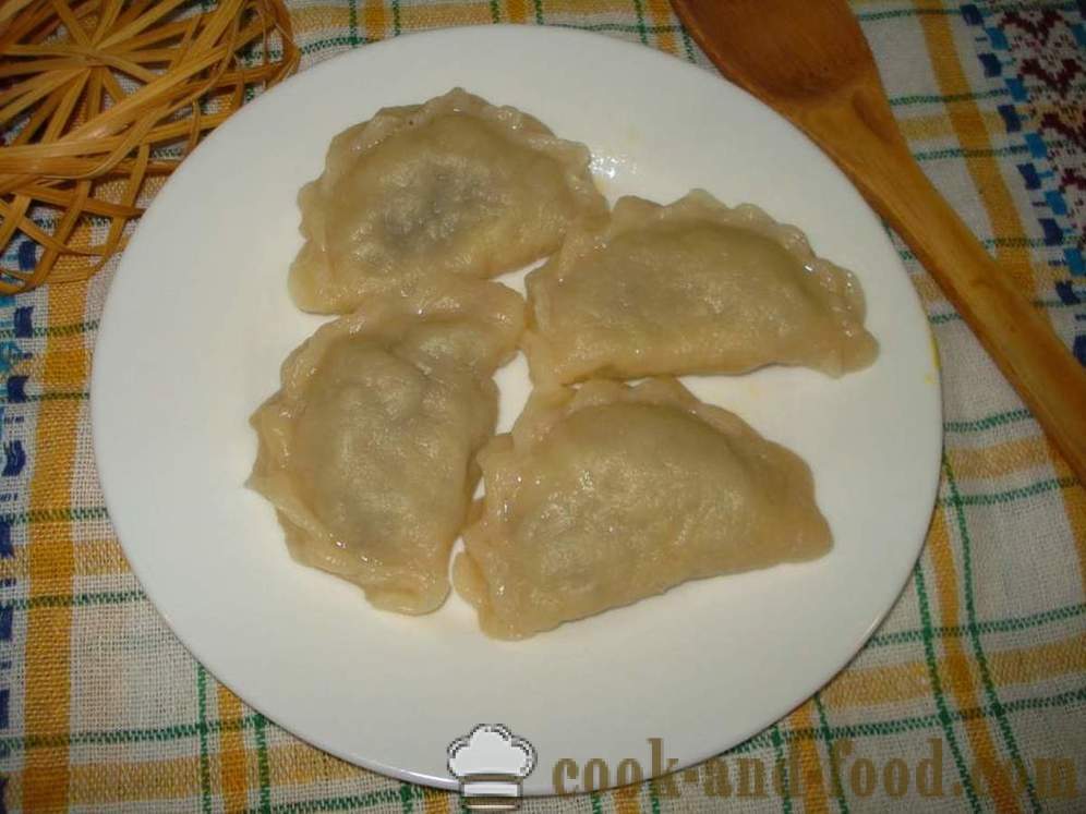 Dumplings na may mushroom - kung paano magluto dumplings na may mushroom, isang hakbang-hakbang recipe litrato