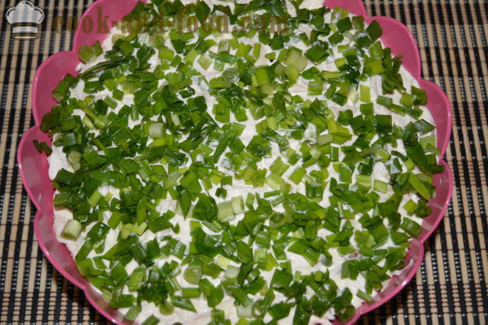 Layered salad na may manok at mushroom - kung paano magluto ng manok salad layered na may mushroom, isang hakbang-hakbang recipe litrato
