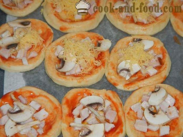 Mini pizza na may kuwarta sa oven - kung paano gumawa ng isang mini-pizza sa bahay, hakbang-hakbang recipe litrato