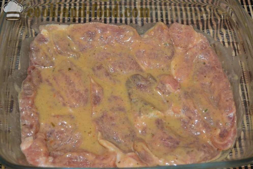 Pork lutong sa oven na may mushroom at keso - tulad ng baboy inihaw sa hurno, na may isang hakbang-hakbang recipe litrato
