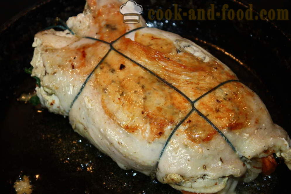 Chicken roll pinalamanan na may gulay sa oven - kung paano upang maghanda ng manok tanggalan ng buto roll, hakbang-hakbang recipe litrato