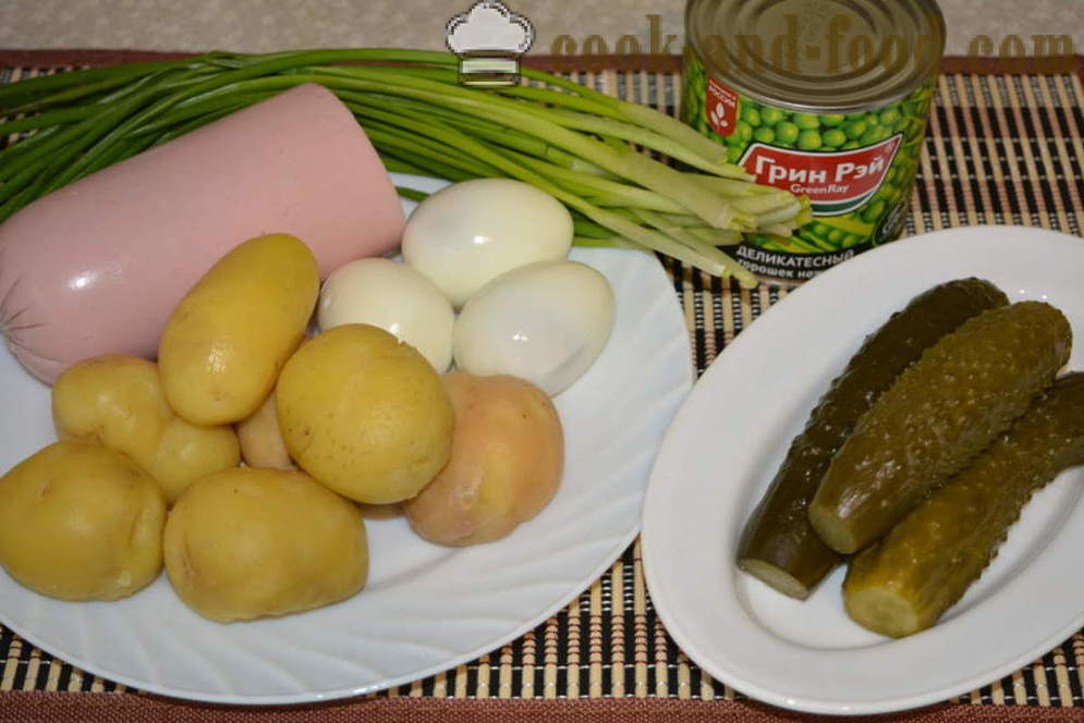 Salad na may sausage at pipino - kung paano gumawa ng isang salad na may sausage, isang hakbang-hakbang recipe litrato