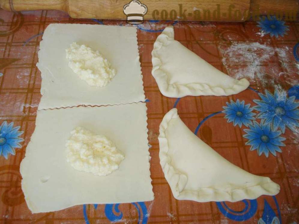Puffs na may cheese puff pastry - hakbang-hakbang, kung paano gumawa ng espongha pastry na may keso sa oven, ang recipe na may larawan