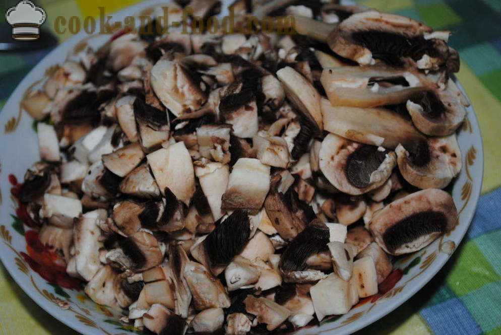 Puff salad na may mushroom at keso - kung paano upang maghanda layered salad na may mushroom, isang hakbang-hakbang recipe litrato