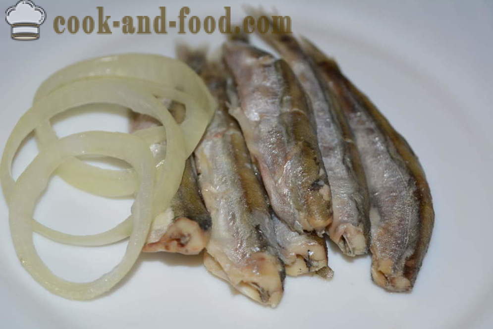 Capelin nilagang karne na may mga sibuyas sa isang kawali - parehong masarap Capelin tagaluto sa isang pan Pagprito, ang isang hakbang-hakbang recipe litrato