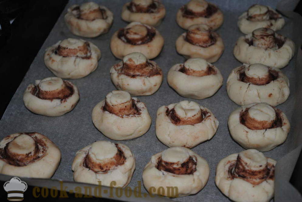 Masarap na lutong bahay na cookies na may almirol mushroom - kung paano magluto biskwit champignons, sunud-sunod na recipe litrato