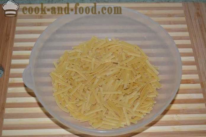 Masarap na manok na sopas na may noodles sa multivarka - nang patatas