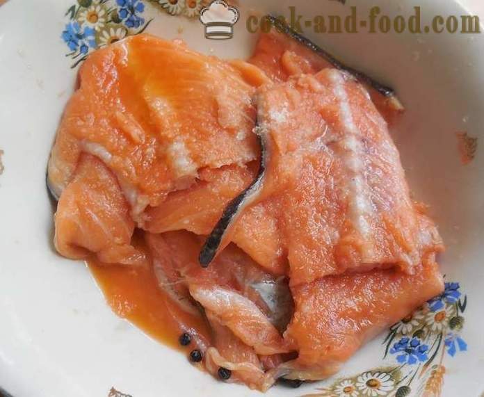 Paano sa atsara ridges ng pulang isda na may isang likido usok - isang masarap na recipe ridges salted salmon, na may mga larawan