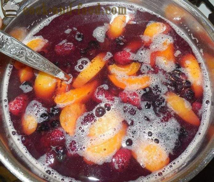Fruit jelly kurant berries, mulberries, mga aprikot at almirol - kung paano magluto jelly berries at arina, na may isang hakbang-hakbang recipe litrato