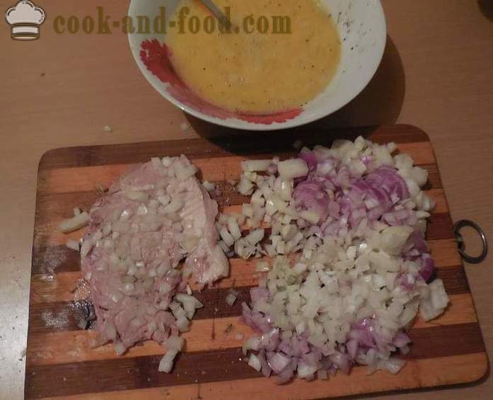 Homemade pork chops na may mga sibuyas sa isang pan - kung paano upang maghanda ng masarap na steak, isang hakbang-hakbang recipe litrato