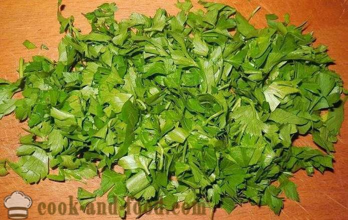 Quick inasnan mga kamatis na may bawang at herbs sa isang pan - recipe para sa adobo kamatis, na may mga larawan