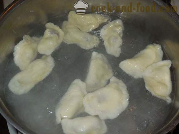 Malambot na dumplings na may seresa sa suwero o kepe - isang recipe kung paano magluto dumplings na may seresa, hakbang-hakbang na may mga larawan
