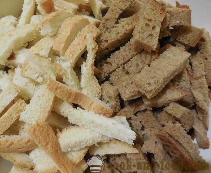 Yaring-bahay bawang croutons sa hurno, na angkop para sa beer, sopas o salad - kung paano gumawa ng bawang croutons sa tahanan, ang mga recipe na may larawan