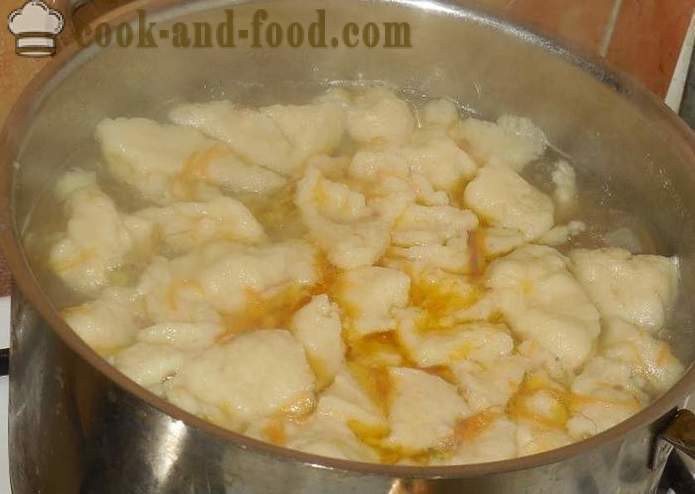 Sopas na may dumplings sa karne sabaw - kung paano gumawa ng dumplings itlog at harina - isang hakbang-hakbang recipe litrato