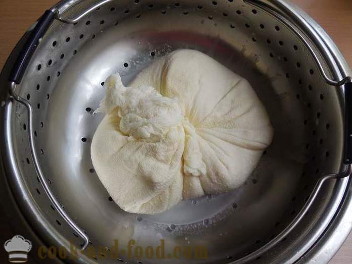 Paano gumawa ng gawang-bahay na cottage cheese mula sa gatas - isang simpleng recipe at sunud-sunod na photo
