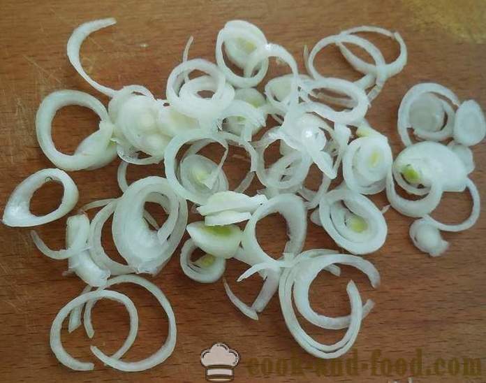 Masarap salad ng mga batang repolyo at mga pipino na may suka at mirasol langis - isang hakbang-hakbang recipe litrato