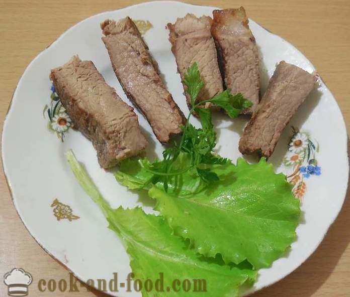 Masarap at juicy beef steak o pork Ti Bon - pagluluto na puno ng litson karne - isang hakbang-hakbang recipe litrato