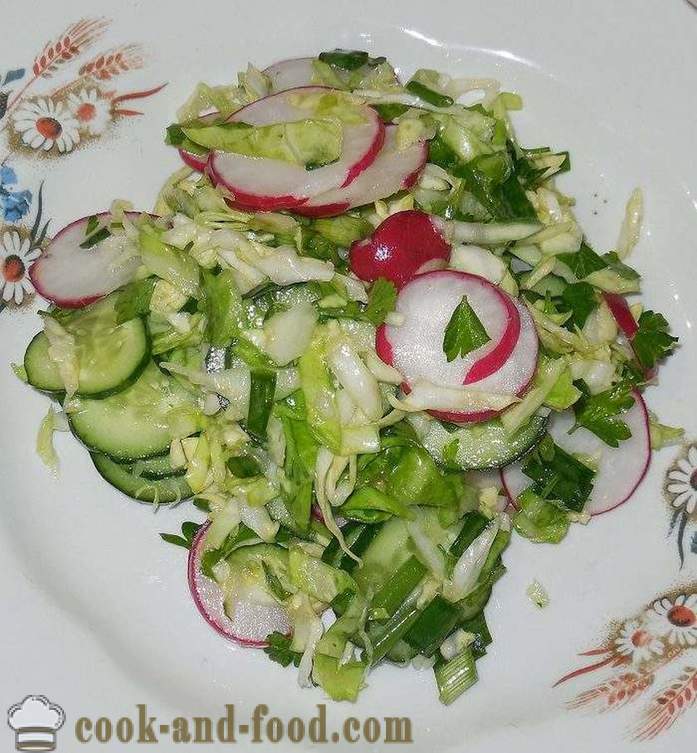Madali at masarap na spring salad ng repolyo, labanos at cucumber walang mayonesa - kung paano gumawa ng isang spring salad na may isang hakbang-hakbang recipe litrato