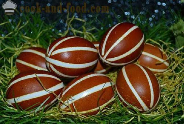 Easter itlog tinina sa sibuyas husks - kung paano upang ipinta ang mga itlog sa sibuyas skin, simpleng paraan ng pagpipinta Easter.