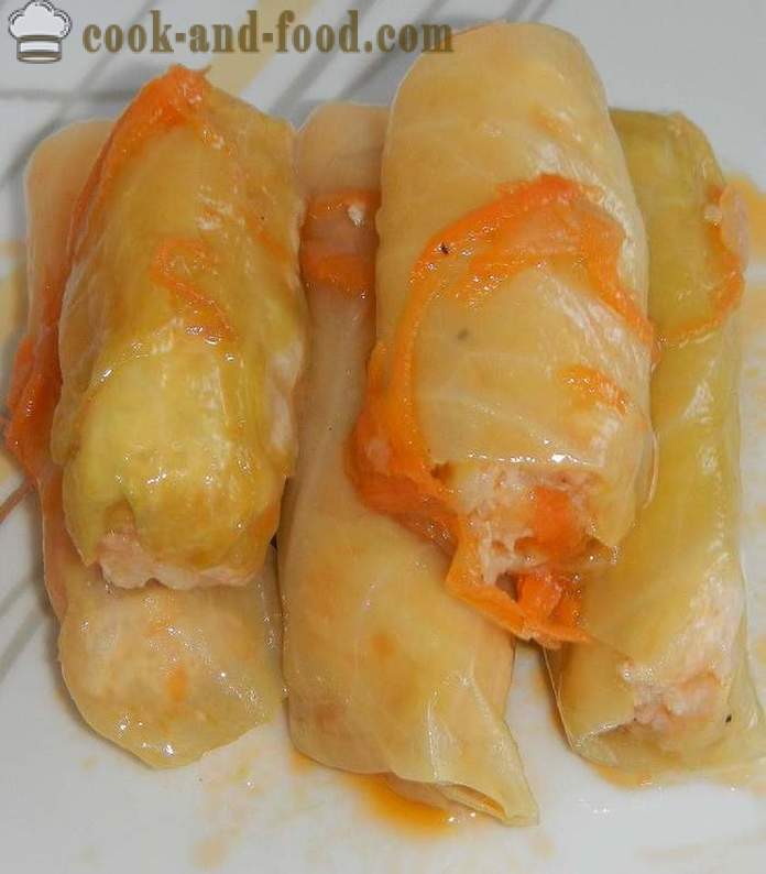 Masarap pinalamanan na may tinadtad na karne, kanin at tomato sauce - kung paano magluto repolyo roll in multivarka, sunud-sunod na recipe na may mga larawan.