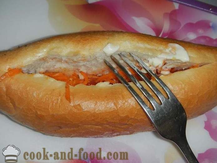 Masarap na lutong bahay na hot dog - kung paano gumawa ng isang mainit na aso, isang hakbang-hakbang recipe na may mga larawan.