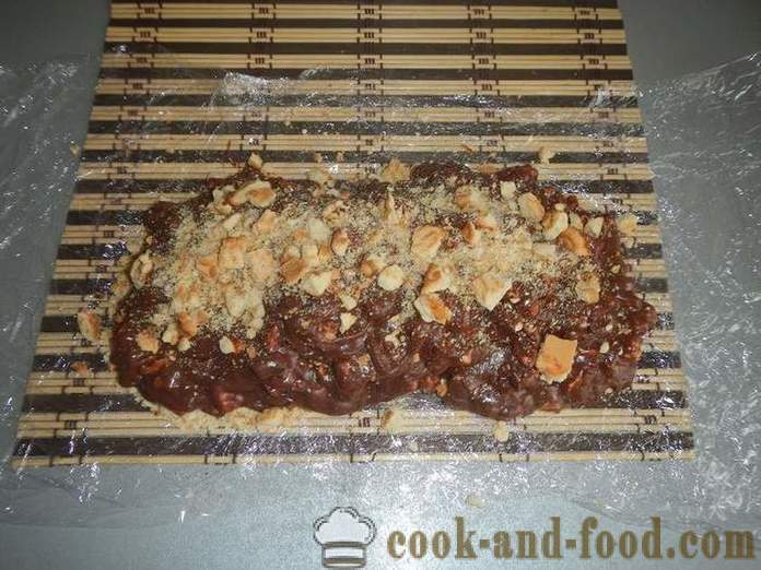 Homemade chocolate sausage biskwit na may letse-kondensada at nuts, itlog-free - hakbang-hakbang recipe para sa chocolate salami, na may mga larawan.