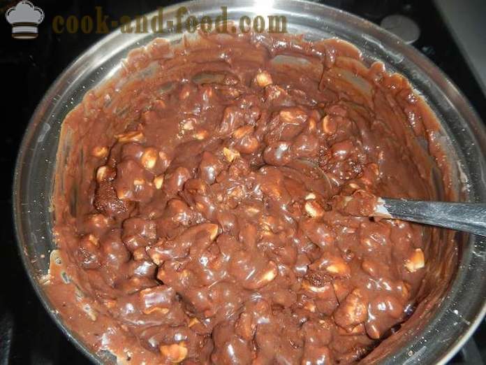 Homemade chocolate sausage biskwit na may letse-kondensada at nuts, itlog-free - hakbang-hakbang recipe para sa chocolate salami, na may mga larawan.