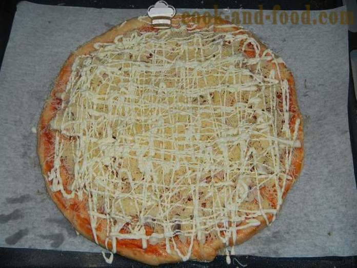 Homemade pizza sa oven - isang hakbang-hakbang recipe na may isang larawan ng masarap na pizza lebadura kuwarta