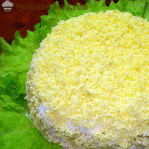 Mimosa salad - turn-based klasikong recipe na may keso, mantikilya, de-latang pagkain at patatas (larawan, video)