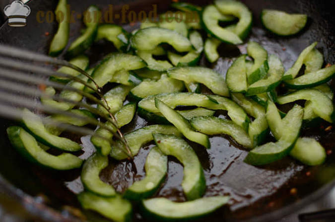 Fried pipino: isang hindi inaasahang lasa ng pamilyar gulay - mga recipe ng video sa bahay