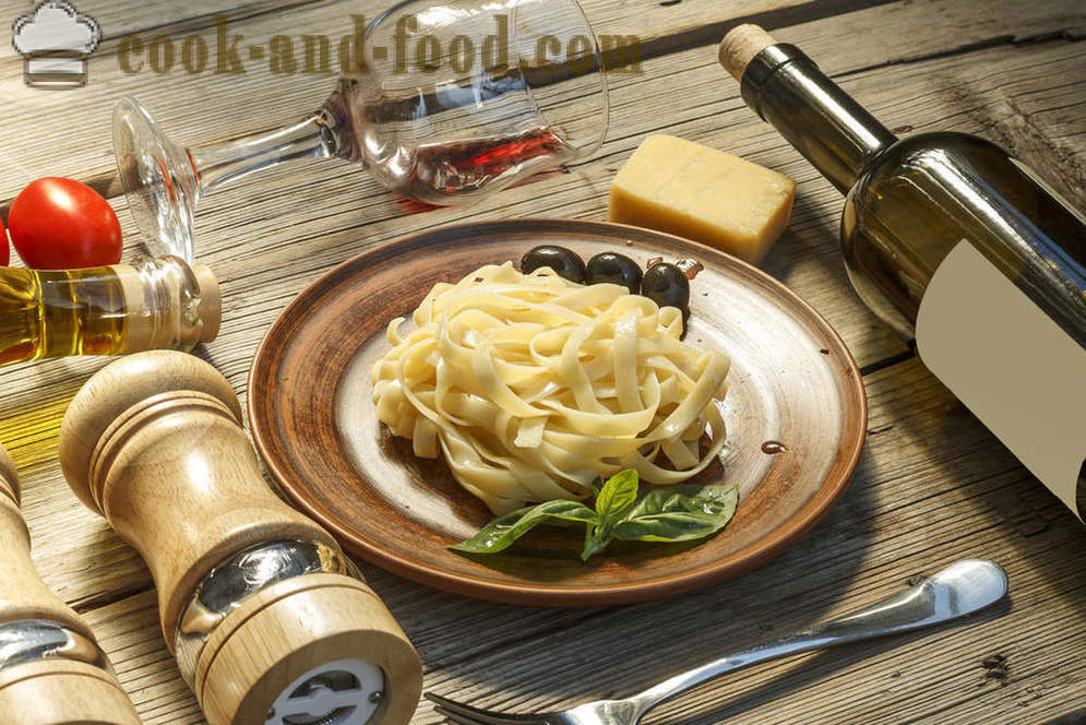 Italian cuisine: pasta carbonara tatlong mga recipe na may cream