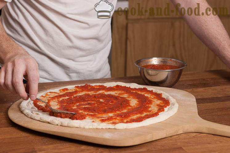 Dough recipe at pizza sauce sa pamamagitan ng Jamie Oliver
